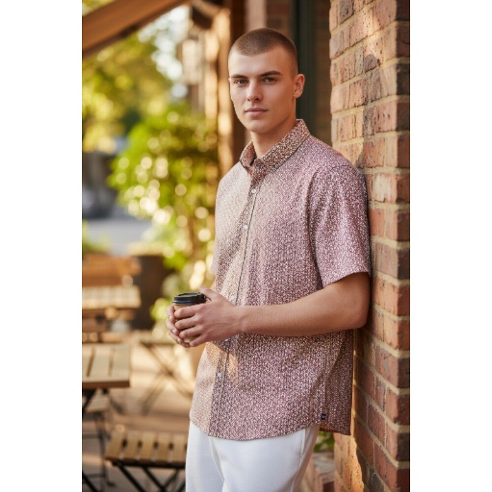 NWOT Mizzen Main Leeward Shirt  Mens M Geometric Performance Short Sleeve